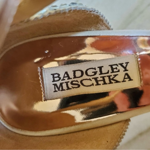 Badgley Mischka Kelly Chunky Heel Pump Ivory Size 8 - Picture 10 of 13